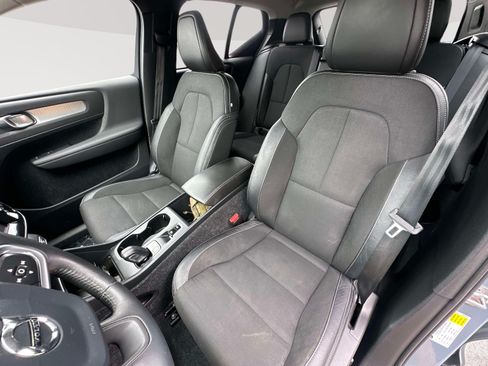 Used 2020 Volvo XC40 T4 Momentum FWD image 21