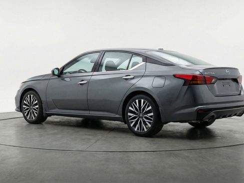Used 2025 Nissan Altima 2.5 SV FWD image 7