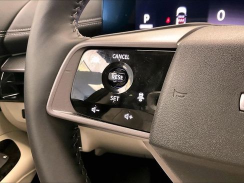 Certified 2025 Nissan Murano SV image 18