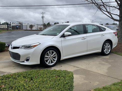 Used 2015 Toyota Avalon XLE image 5