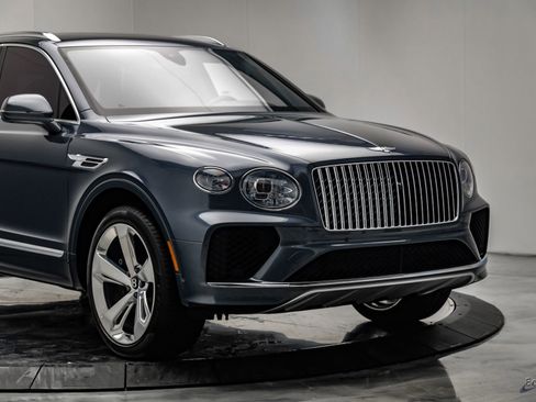 Used 2023 Bentley Bentayga Extended Wheelbase AWD/4WD image 26