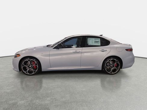 New 2025 Alfa Romeo Giulia w/ Veloce Package Rwd image 8