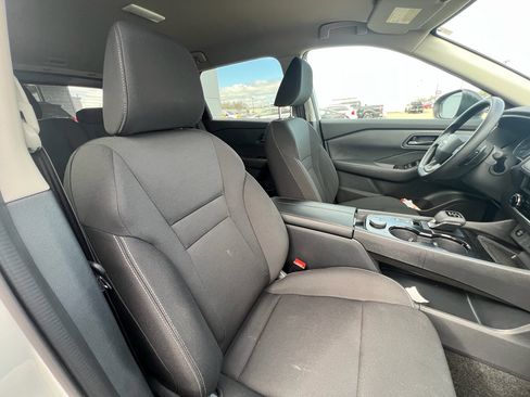 Used 2025 Nissan Rogue S image 15