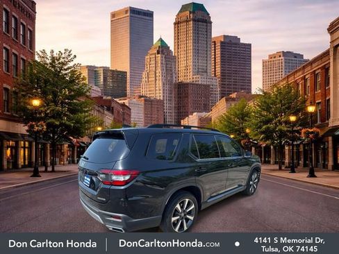 Used 2025 Honda Pilot Touring image 4