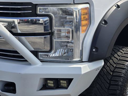 Used 2017 Ford F250 XLT AWD/4WD image 10