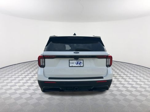 Used 2025 Ford Explorer ST-Line w/ Premium Package image 8