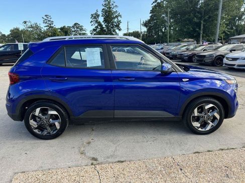 Used 2022 Hyundai Venue SEL FWD image 4