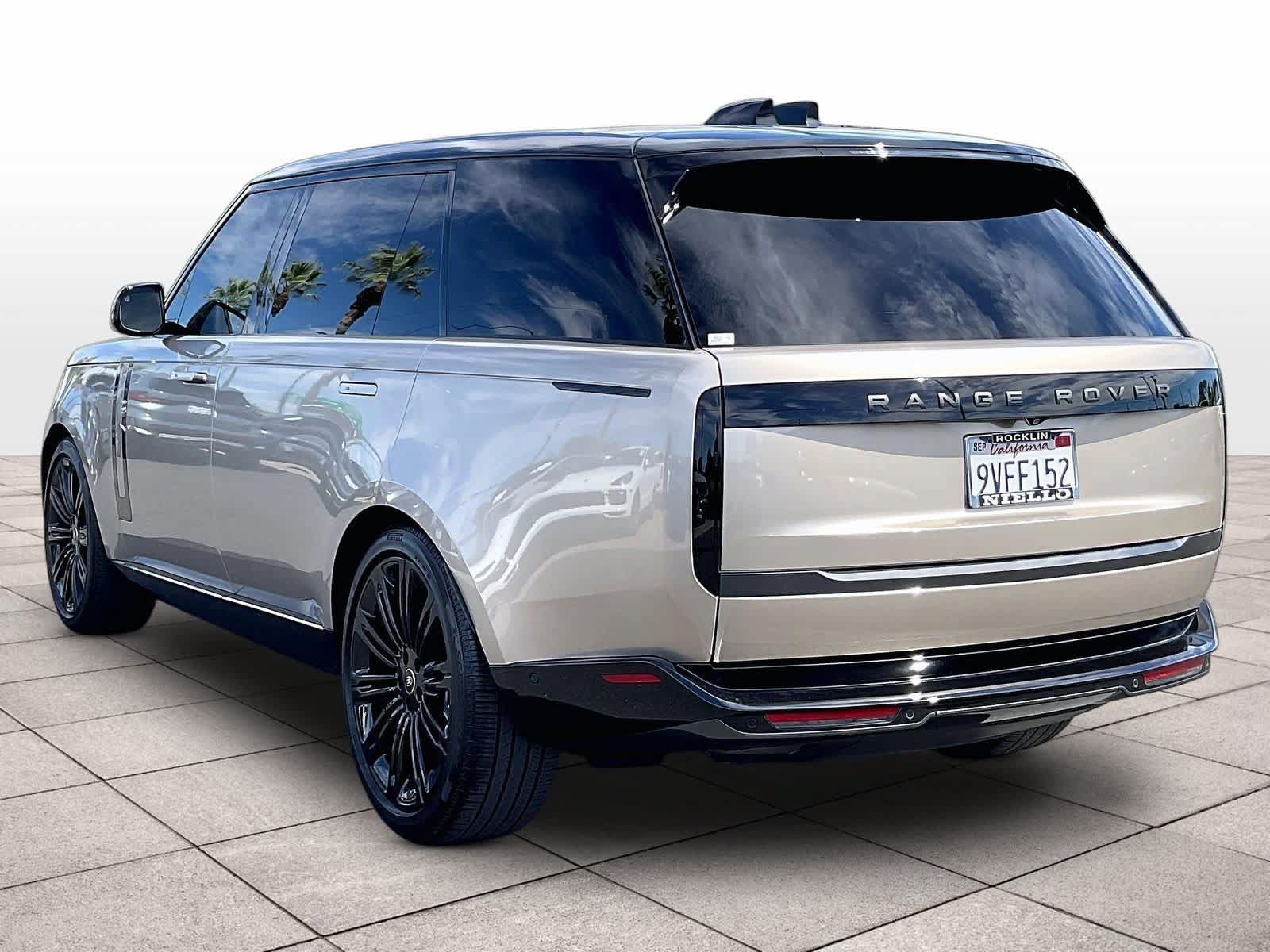 Used 2025 Land Rover Range Rover Long Wheelbase SE AWD/4WD image 12