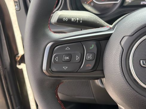 Used 2024 Jeep Gladiator Rubicon w/ Technology Group AWD/4WD image 24
