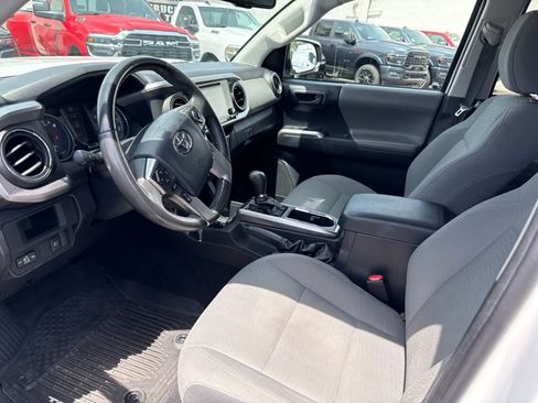 Used 2018 Toyota Tacoma SR5 AWD/4WD image 24