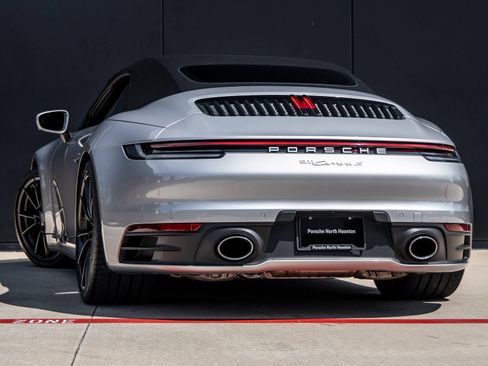 Used 2023 Porsche 911 Carrera S RWD image 3