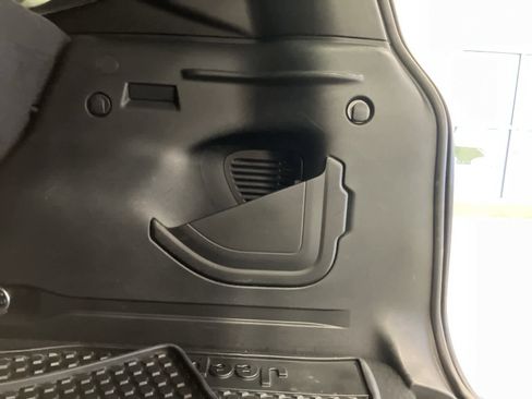 Used 2023 Jeep Renegade Latitude image 27