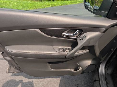 Used 2018 Nissan Rogue S AWD/4WD image 14