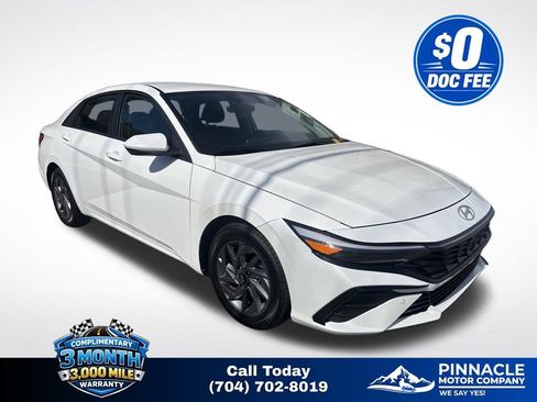 Used 2024 Hyundai Elantra SEL FWD image 1
