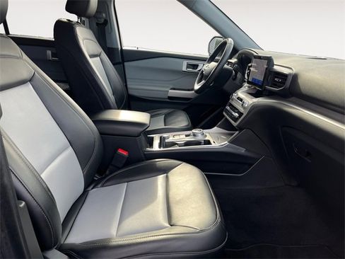 Used 2023 Ford Explorer XLT w/ Equipment Group 202A image 15