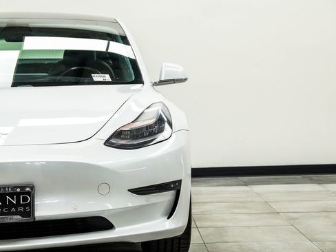 Used 2019 Tesla Model 3 Mid Range image 4