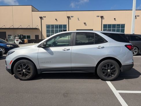 Used 2022 Chevrolet Equinox LS w/ LS Convenience Package image 4