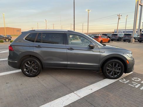 Used 2022 Volkswagen Tiguan SE w/ Panoramic Sunroof Package image 12