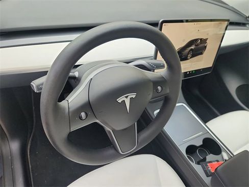 Used 2023 Tesla Model Y Long Range image 10