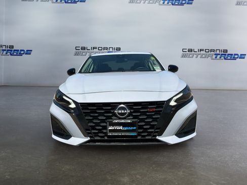 Used 2024 Nissan Altima 2.5 SR FWD image 2