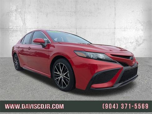 Used 2024 Toyota Camry SE image 1