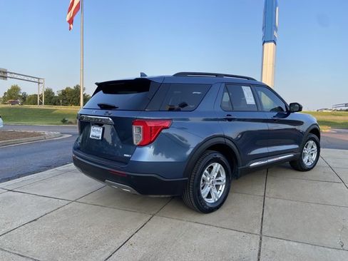 Used 2020 Ford Explorer XLT w/ Equipment Group 202A AWD/4WD image 11