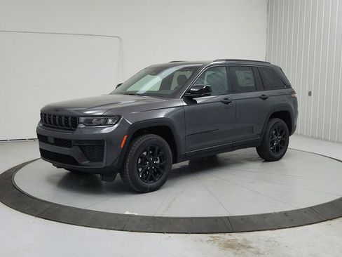 New 2026 Jeep Grand Cherokee Altitude AWD/4WD image 3