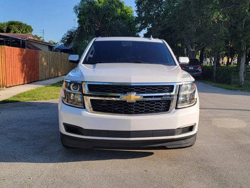 Used 2017 Chevrolet Suburban LT RWD image 2
