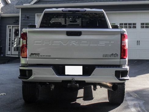 Used 2022 Chevrolet Silverado 3500 High Country w/ Technology Package AWD/4WD image 5