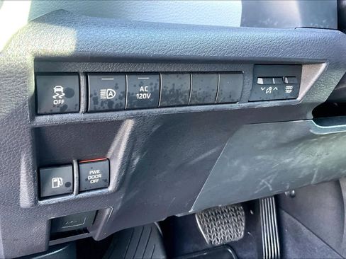 Used 2025 Toyota Sienna XLE w/ XLE Plus Package image 33