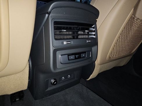 Certified 2025 Audi Q7 2.0T Premium w/ Convenience Plus Package image 16