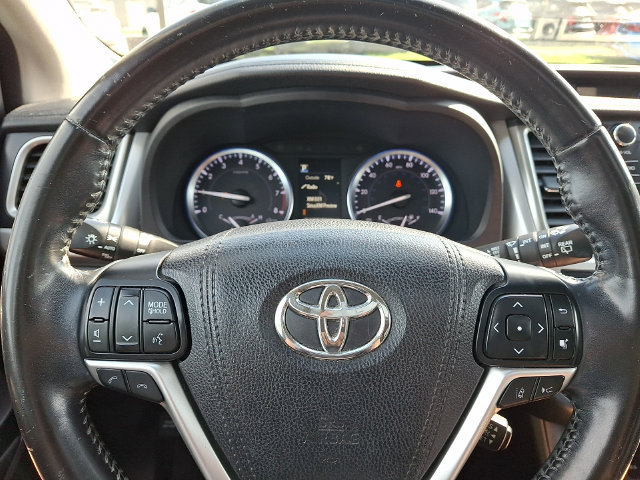 Used 2017 Toyota Highlander Limited AWD/4WD image 19