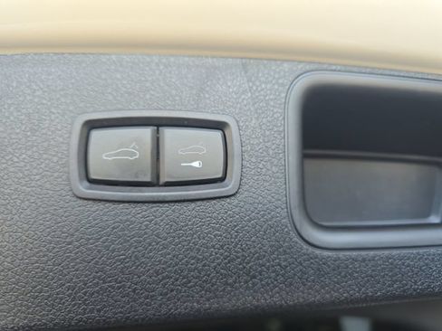 Used 2024 Porsche Macan Turbo AWD/4WD image 16