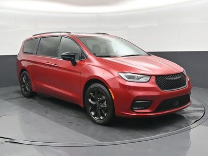 Used 2025 Chrysler Pacifica Limited