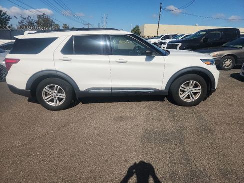 Used 2020 Ford Explorer XLT w/ Equipment Group 202A RWD image 17