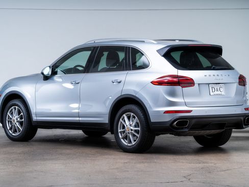 Used 2016 Porsche Cayenne AWD/4WD image 4