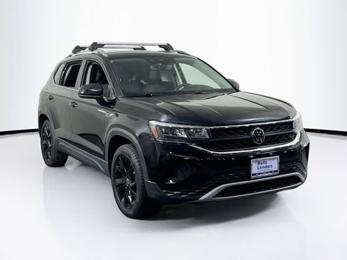 Used 2022 Volkswagen Taos SE image 3