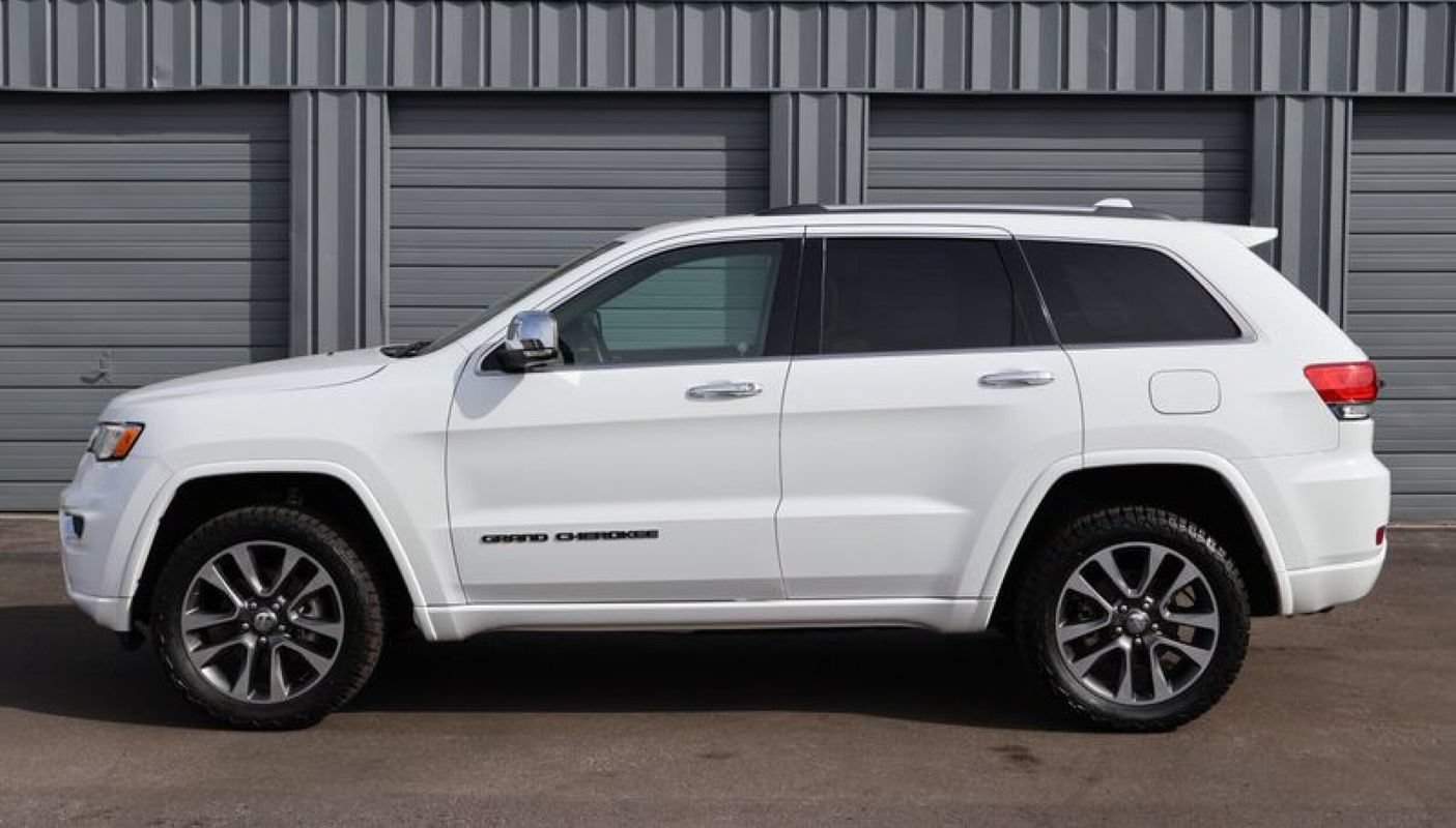 Used 2017 Jeep Grand Cherokee Overland AWD/4WD image 2