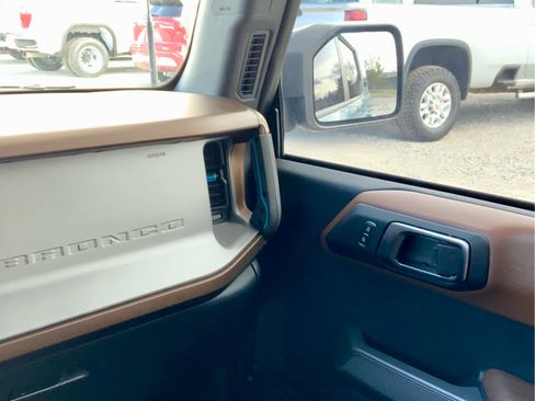 Used 2023 Ford Bronco Outer Banks AWD/4WD image 36