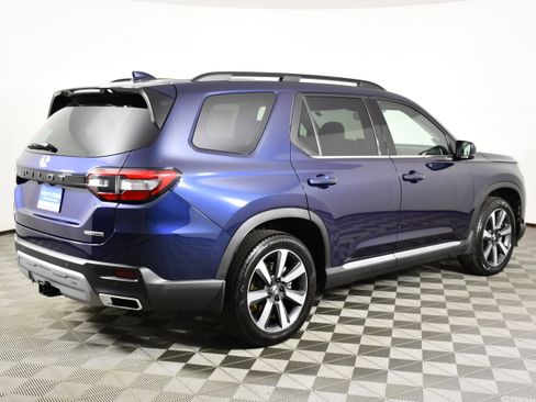 Certified 2025 Honda Pilot Touring image 6