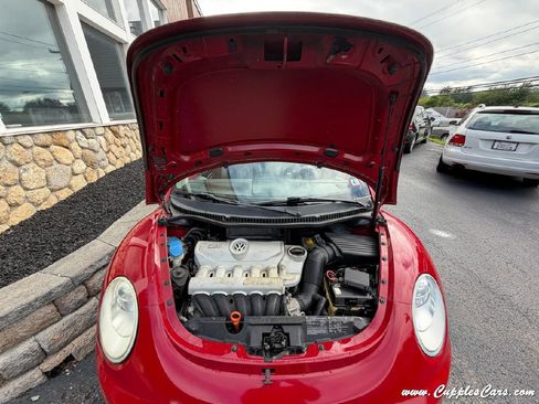 Used 2006 Volkswagen Beetle Convertible w/ Package 1 FWD image 12