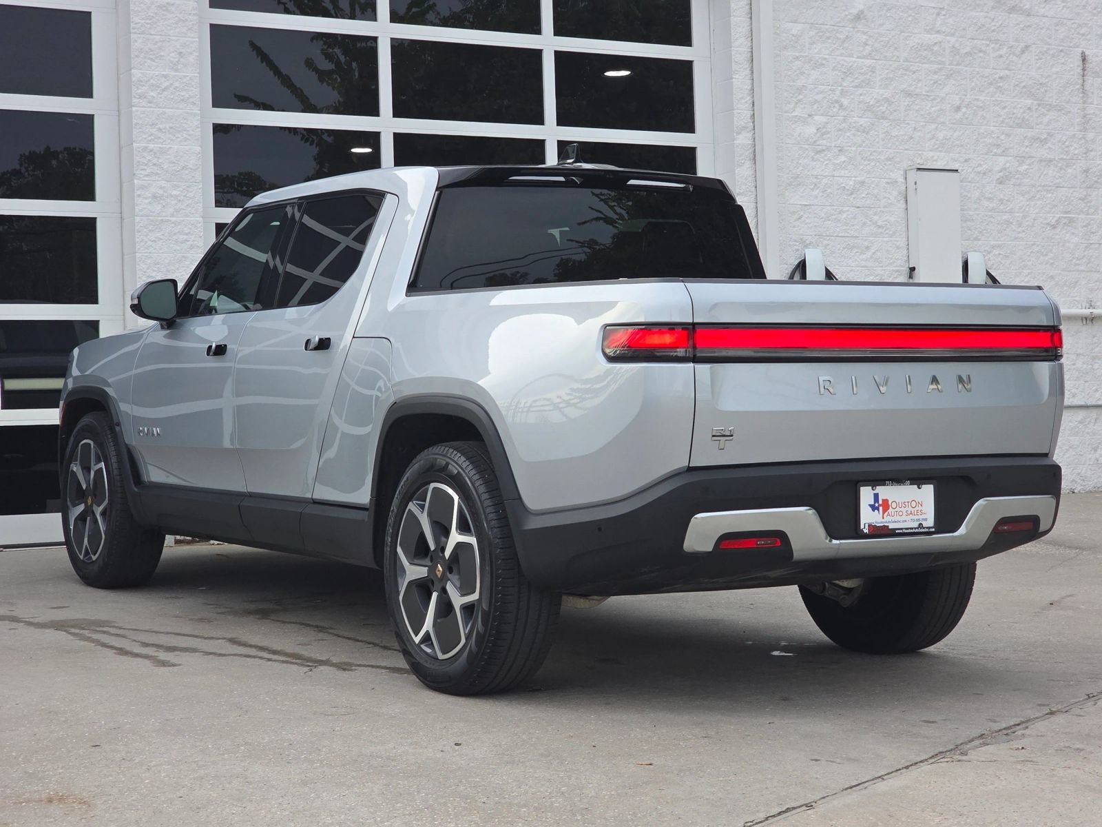Used 2024 Rivian R1T Adventure Dual AWD/4WD image 7