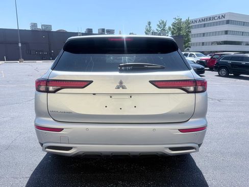 Used 2023 Mitsubishi Outlander SE AWD/4WD image 1