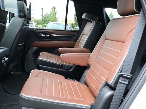 Used 2023 GMC Yukon Denali Ultimate AWD/4WD image 13