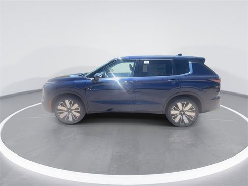 New 2025 Mitsubishi Outlander SE image 5