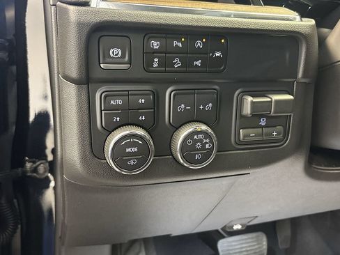 Used 2025 Chevrolet Tahoe High Country AWD/4WD image 42