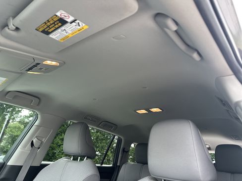 Used 2022 Toyota Highlander LE AWD/4WD image 28