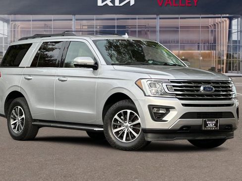 Used 2018 Ford Expedition XLT w/ Equipment Group 202A image 2