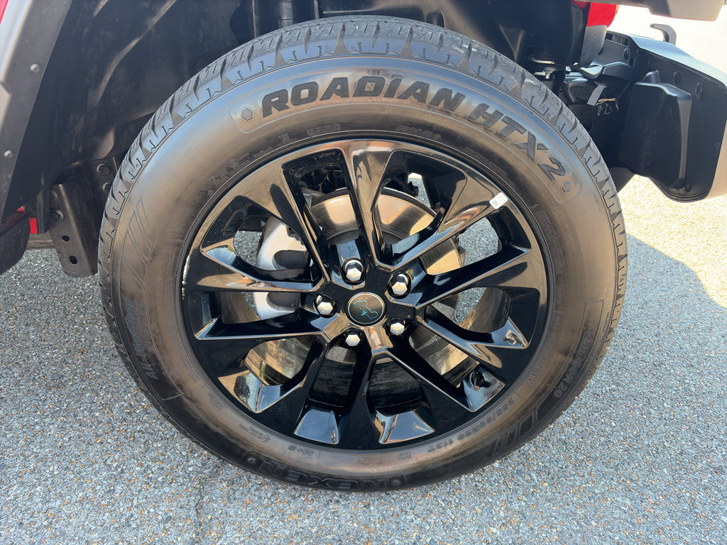 Used 2025 Jeep Wrangler Unlimited Sahara AWD/4WD image 30