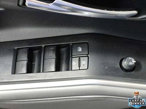 Used 2022 Toyota Highlander XLE AWD/4WD image 16